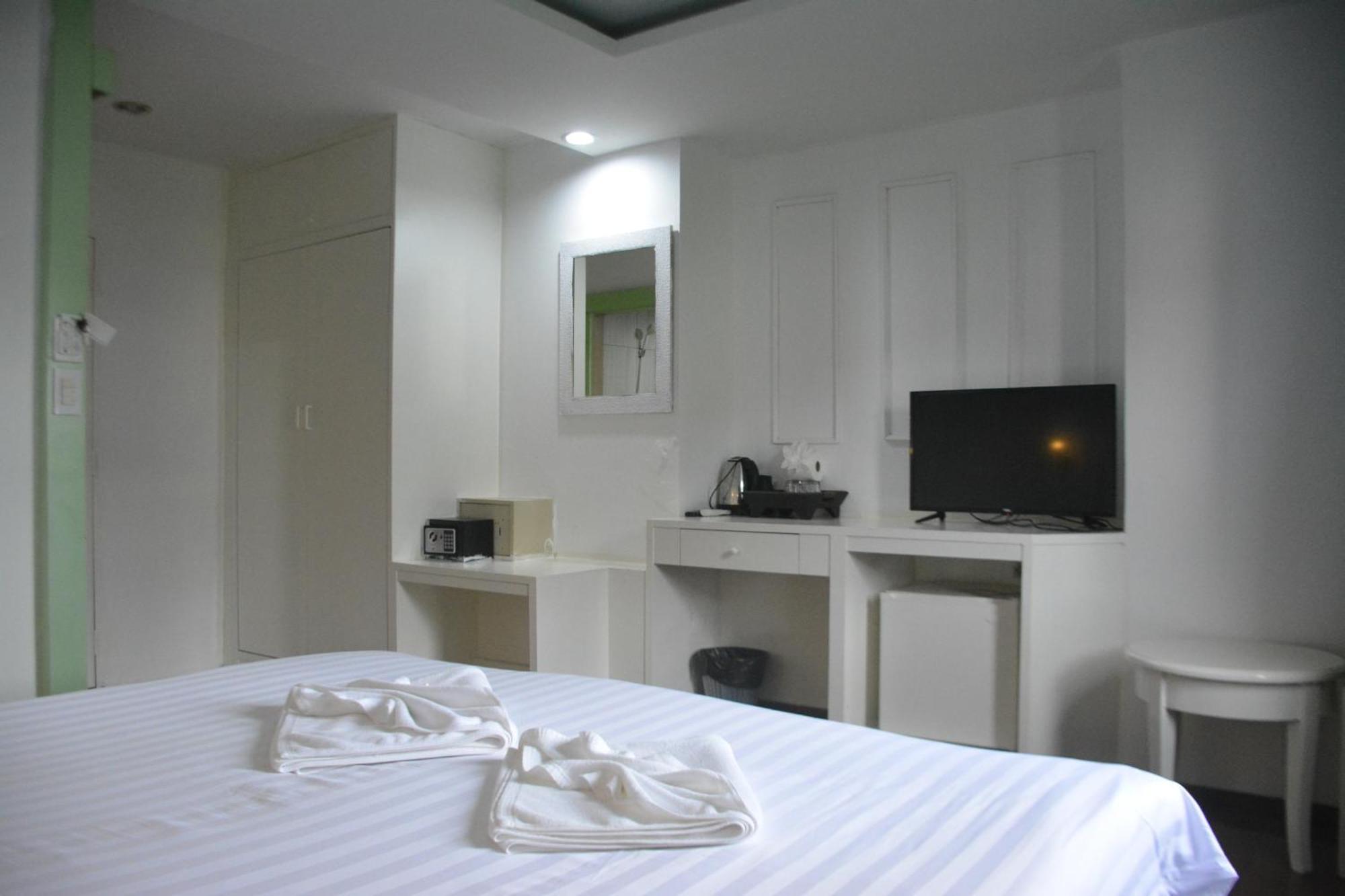 Chilli Salza Patong Hotel Exterior photo